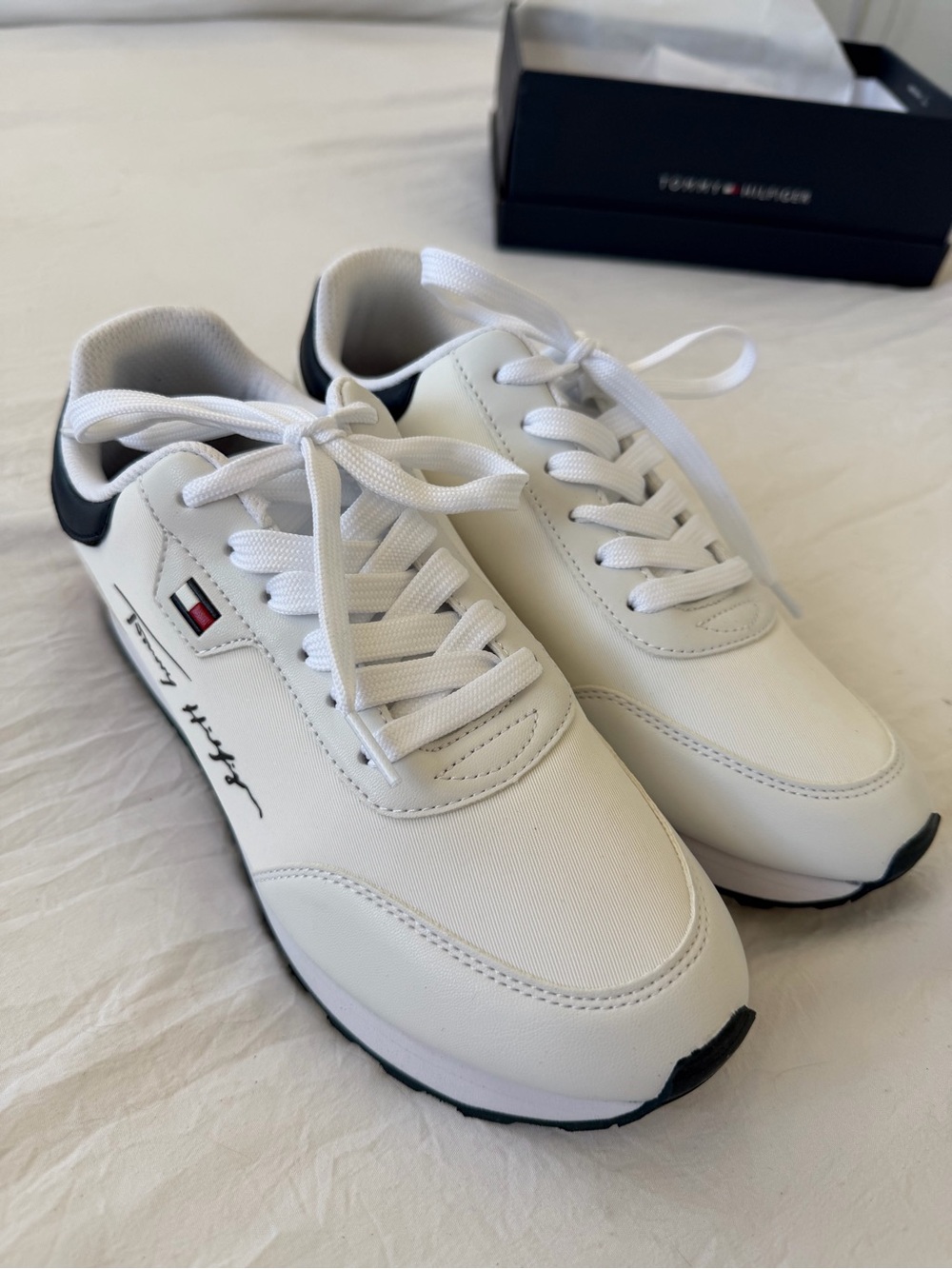 Tommy Hilfiger Men’s White Low-Top Sneakers